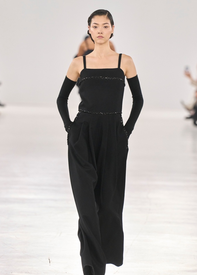 الجمبسوت الأسود نجم كل المناسبات اختاريها بهذه القصات