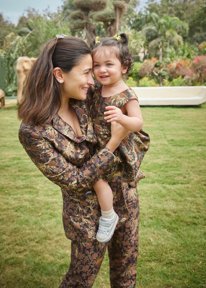 عليا بهات وابنتها