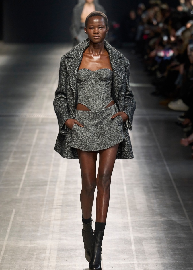 إطلالة من Ermanno scervino