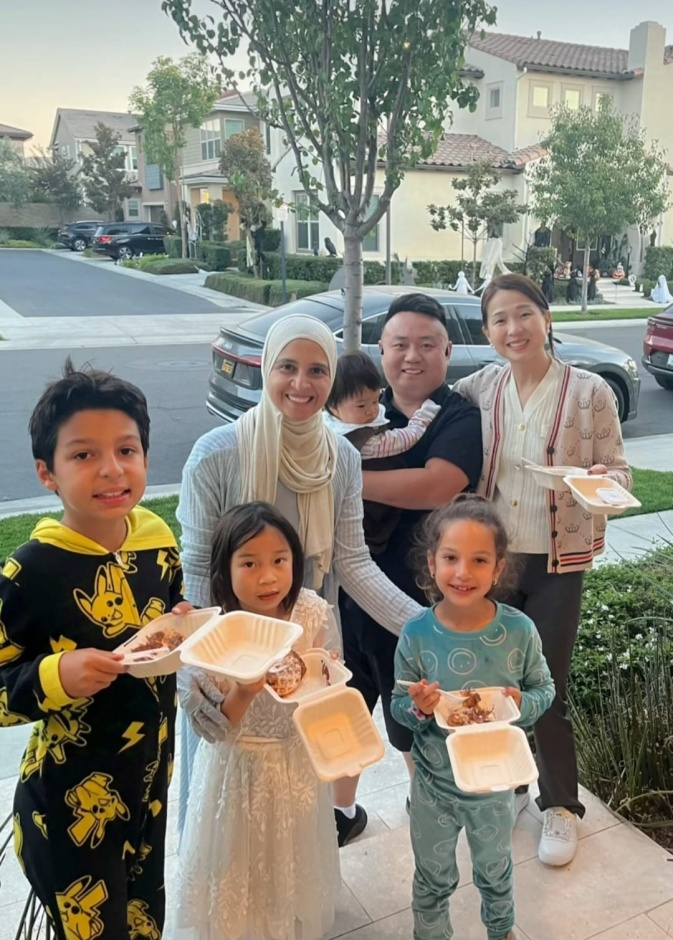 حنان ترك مع جيرانها