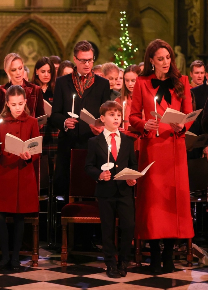 أجمل بطاقات عيد الميلاد للعائلات الملكية 2024