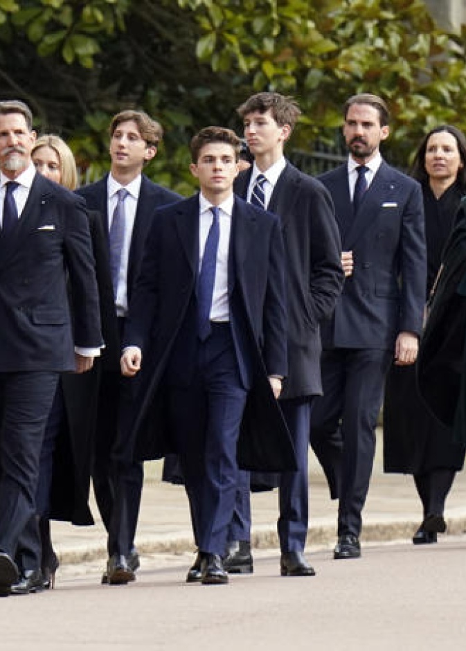 أمراء اليونان يتنازلون عن حقوقهم الملكية مقابل الجنسية