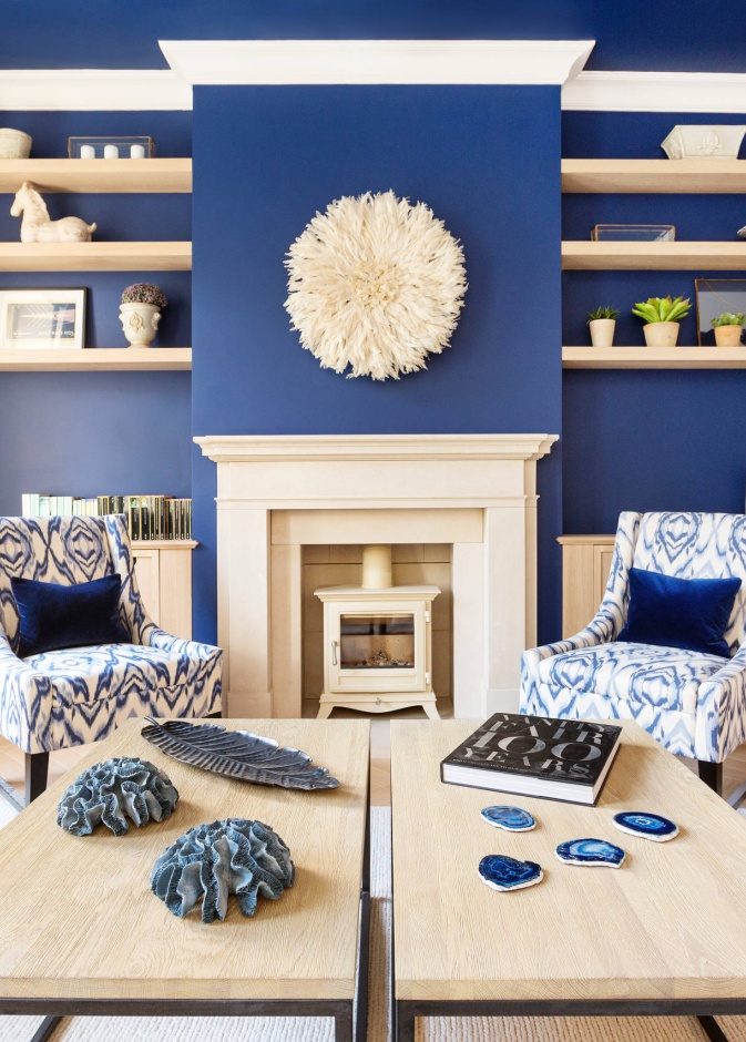 الألوان الفاخرة مثل الأزرق الملكي، من الظلال المطلوبة على مدار العام