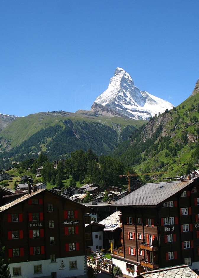 السياحة الشتوية في قرية زيرمات سويسرا وتجارب ساحرة لا مثيل لها بواسطة Andrew Bossi