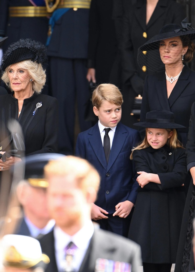 العائلة الملكية في بريطانيا تودع ثاني أسوأ عام في تاريخها