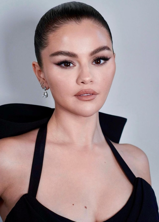 صيحات جمالية رافقت إطلالات سيلينا غوميز مع  إعلان خطوبتها عام 2024 