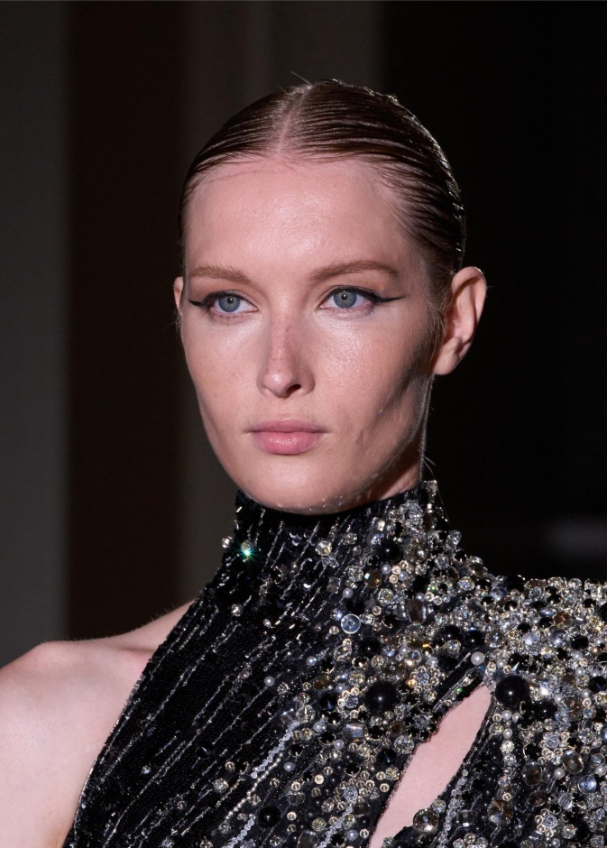 تعرفي على أفضل أساليب طبيعية لتنحيف الوجه من دون اللجوء إلى التقنيات الحديثة في عام 2025