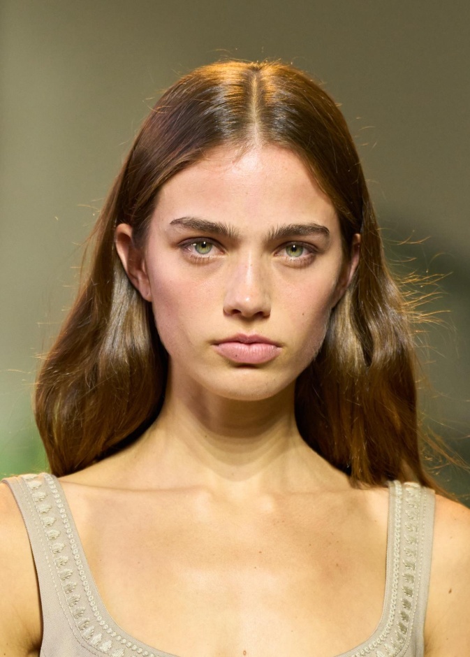 تعرفي على أنواع التدليك كأحد العلاجات الطبيعية الفعّالة لتعزيز صحتكِ وجمالكِ في عام 2025.