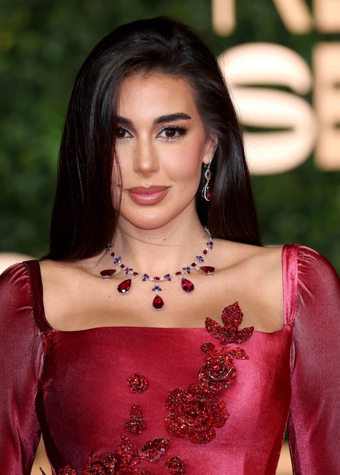 مكياج وتسريحات شعر  النجمات العرب في حفل افتتاح مهرجان البحر الأحمر السينمائي 2024