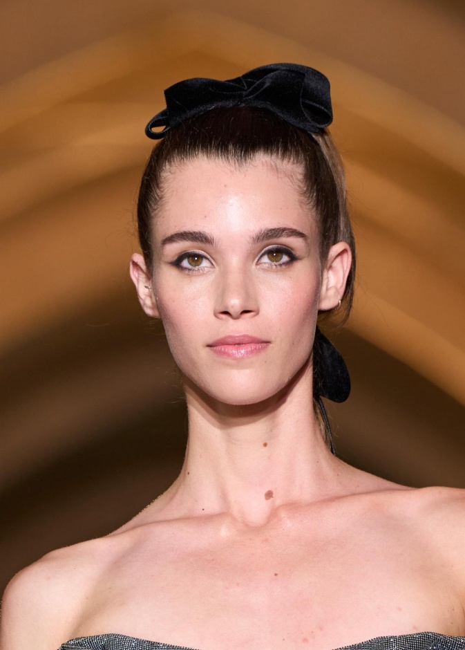 عززي نضارة بشرتك قبل راس السنة 2025 بالطرق المنزلية البسيطة