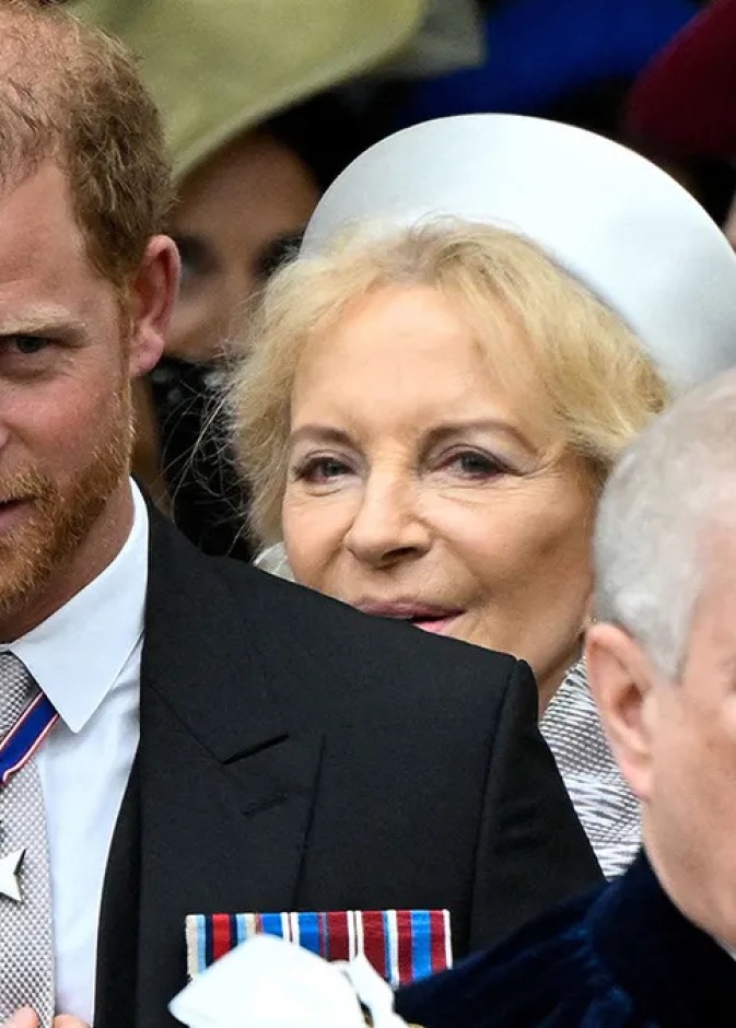 لهذا السبب الملك تشارلز لن يسحب الألقاب الملكية من أندرو وهاري