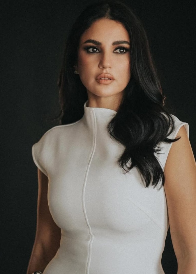  اطلالة درة زروق بمكياج اسود ومات