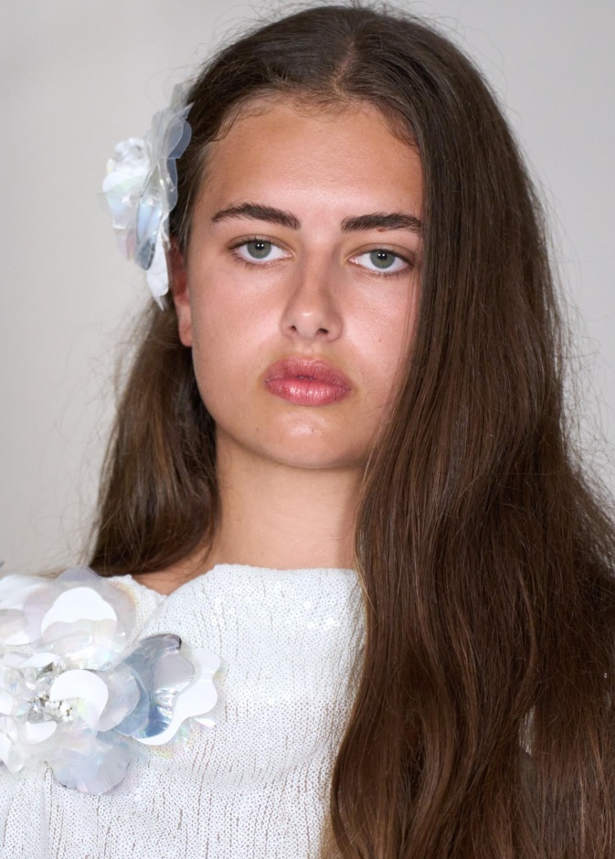 توريد الشفاه بلمسات منزلية .. جمالكِ في عيد الاتحاد يبدأ من هنا