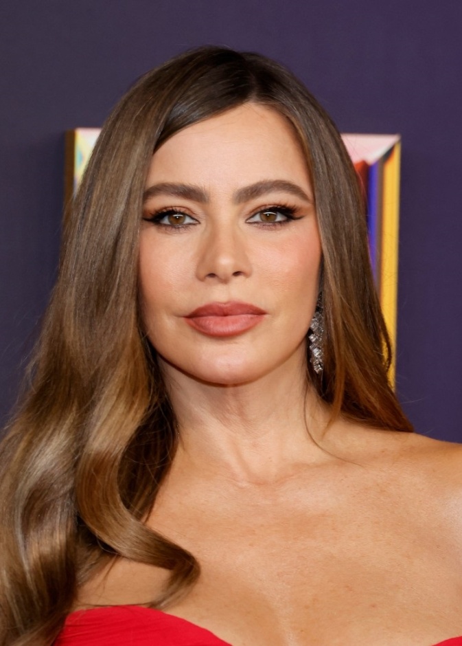 رسمات المكياج البرونزي بأسلوب Sofía Vergara