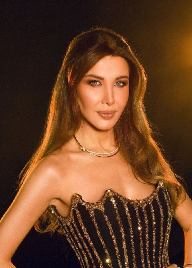 صيحات جمالية أحببناها بأسلوب نانسي عجرم في حصاد 2024 وجعلت إطلالاتها مثالية