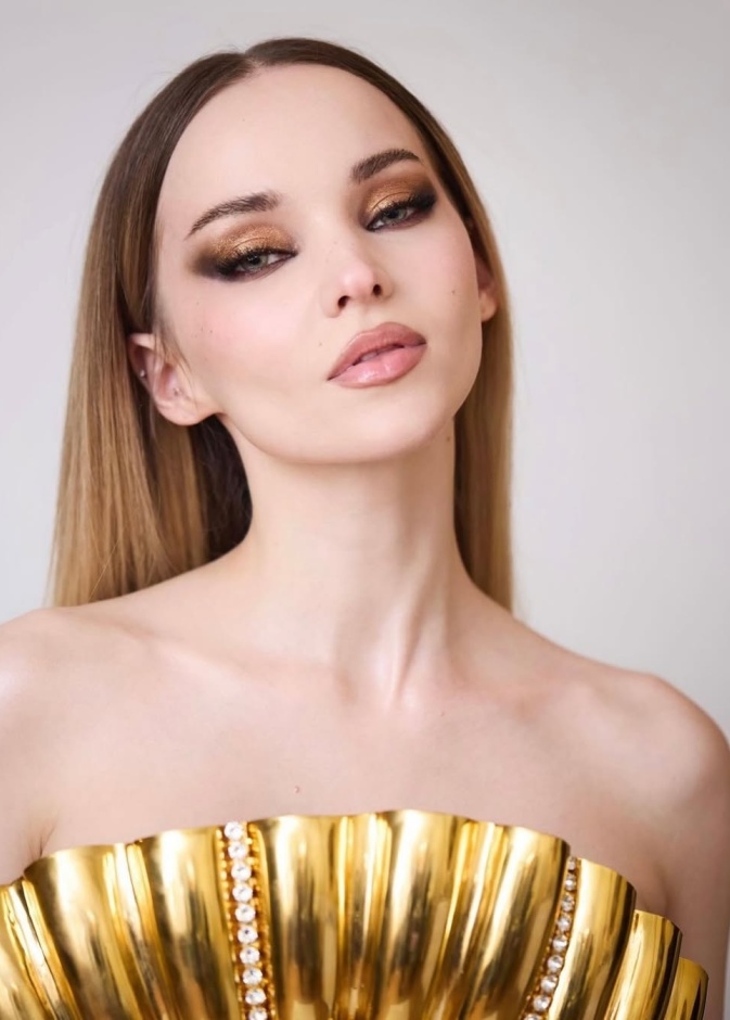 ارسمي بهجة موسم الأعياد على جفونك مع خياراتنا المجرّبة من علب ظلال عيون براقة