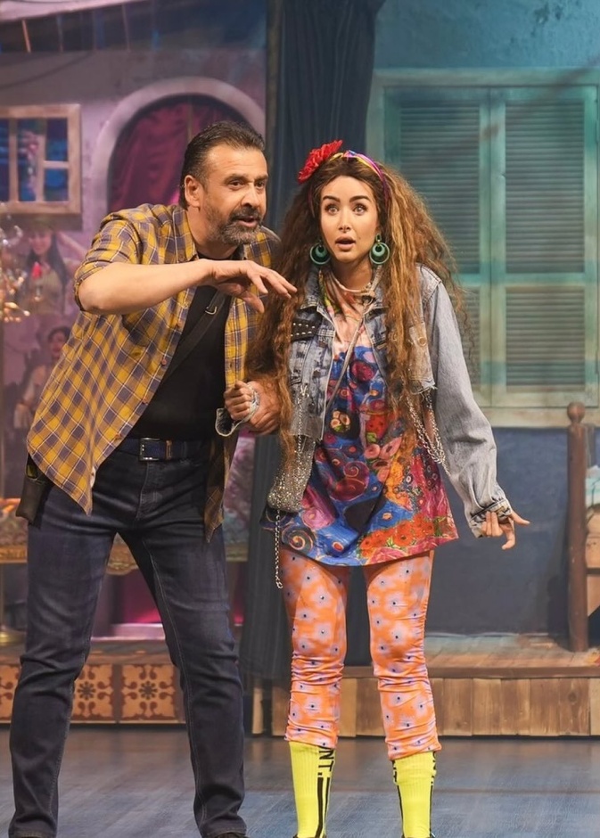 كريم عبد العزيز وهنا الزاهد في مسرحية "الباشا"