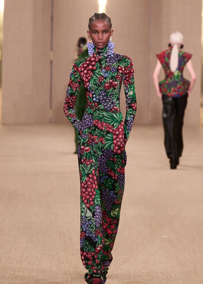 إطلالة من Balmain