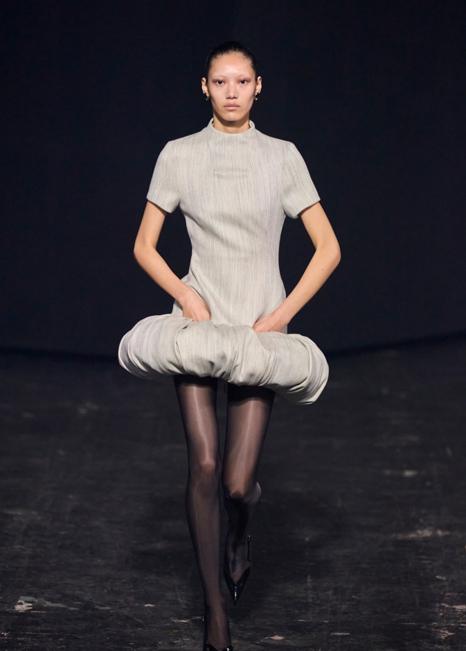 Coperniفستان قصير لمناسبات شتاء 2025