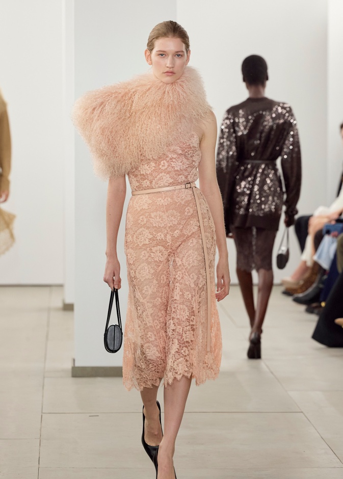 فستان دانتيل للمناسبات من Micheal Kors