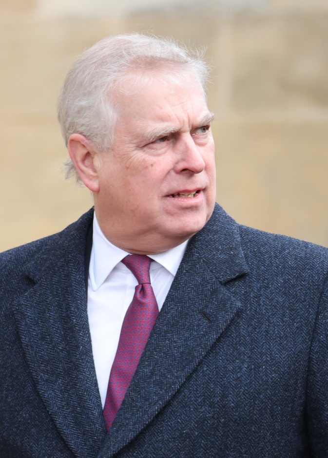 علاقة مشبوهة جديدة تعيد الأمير أندرو إلى الواجهة