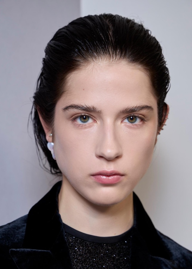 أسرار تقنية التغطية والحل المثالي لبشرة ناعمة ومشرقة في الشتاء