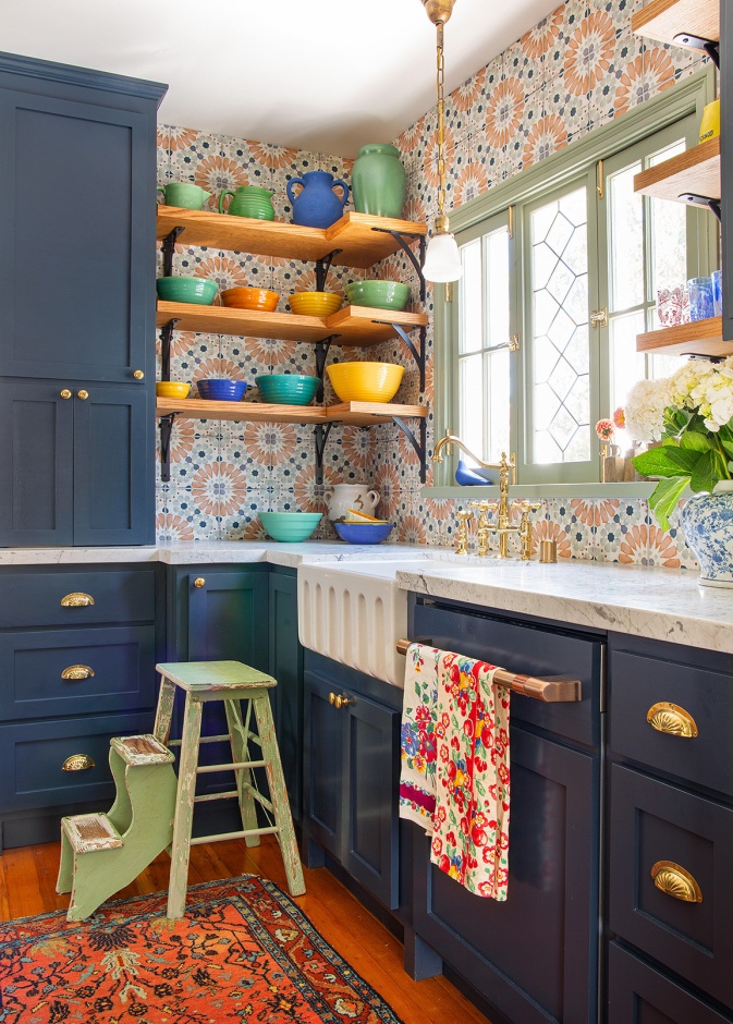 أصبحت اتجاهات بلاط المطبخ أكثر ميلًا إلى المغامرة