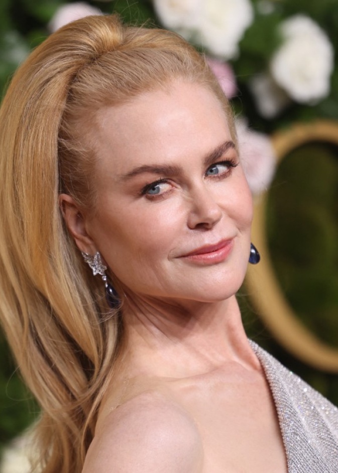 بين الأسلوب الكلاسيكي والعصري ..تسريحات شعر لفتتنا في حفل Golden Globe لعام 2025 