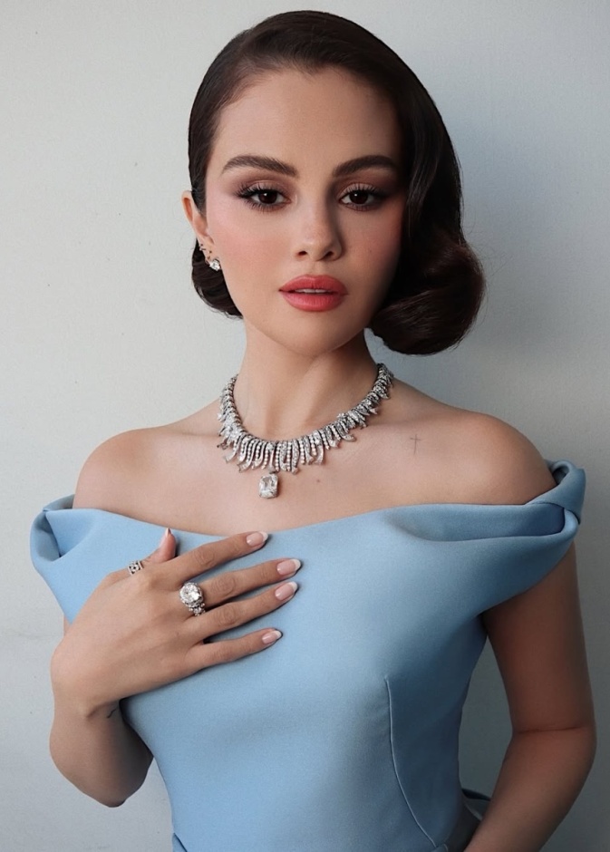 أجمل صيحات المناكير وأشكال الأظافر من وحي نجمات حفل جوائز Golden Globe لعام 2025