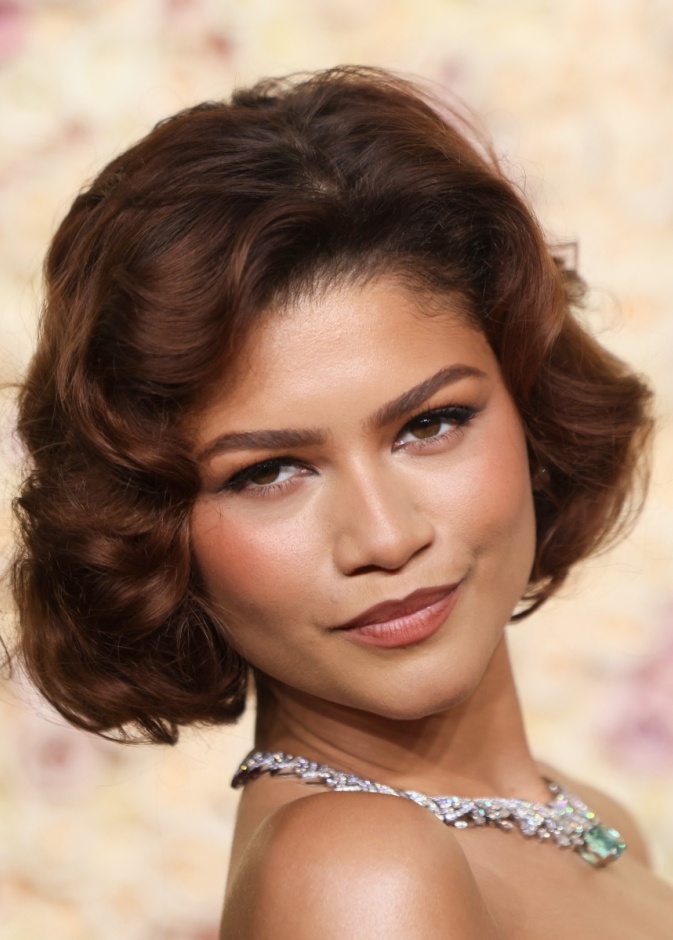 إطلالات النجمات الجمالية من المكياج والشعر في حفل جوائز Golden Globe