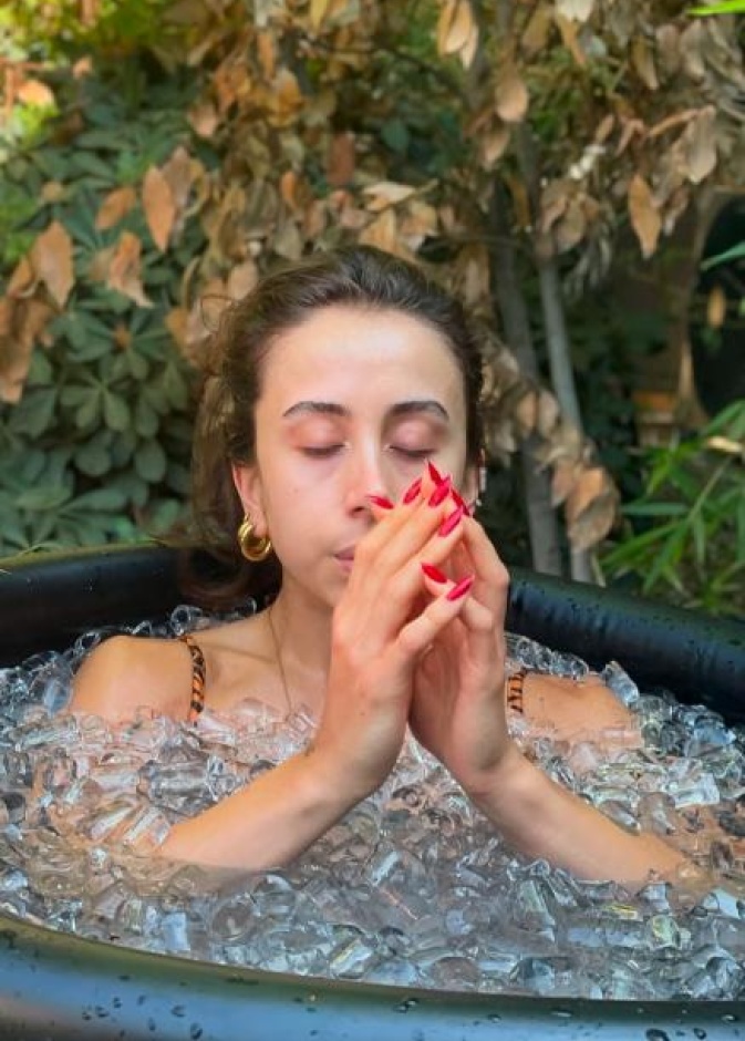 تعرفي الى 7 فوائد استثنائية للغطس البارد