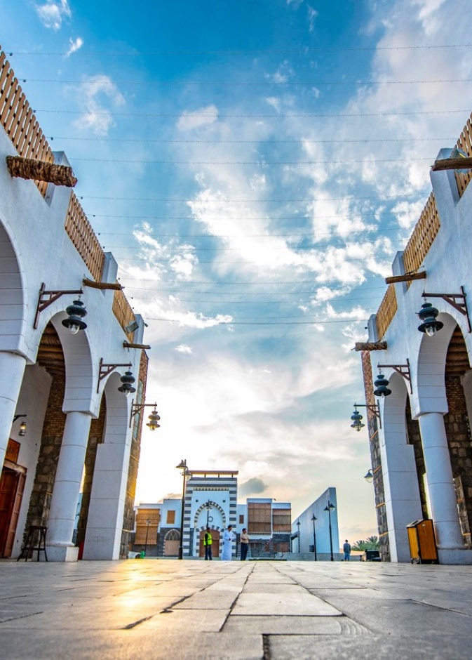 عبق الماضي ونبض الحاضر: دليلك لزيارة كنوز المدينة المنورة الثقافية