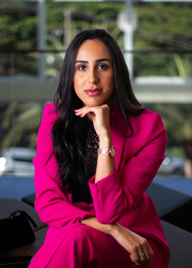 كوني قائدة فكر ناجح في مجال عملك في عام 2025 بهذه الأساليب الفعالة