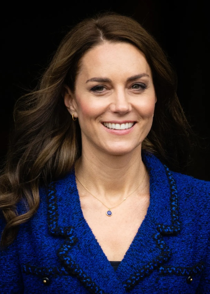 كيت ميدلتون توقع أول أمر ملكي باسم أميرة ويلز