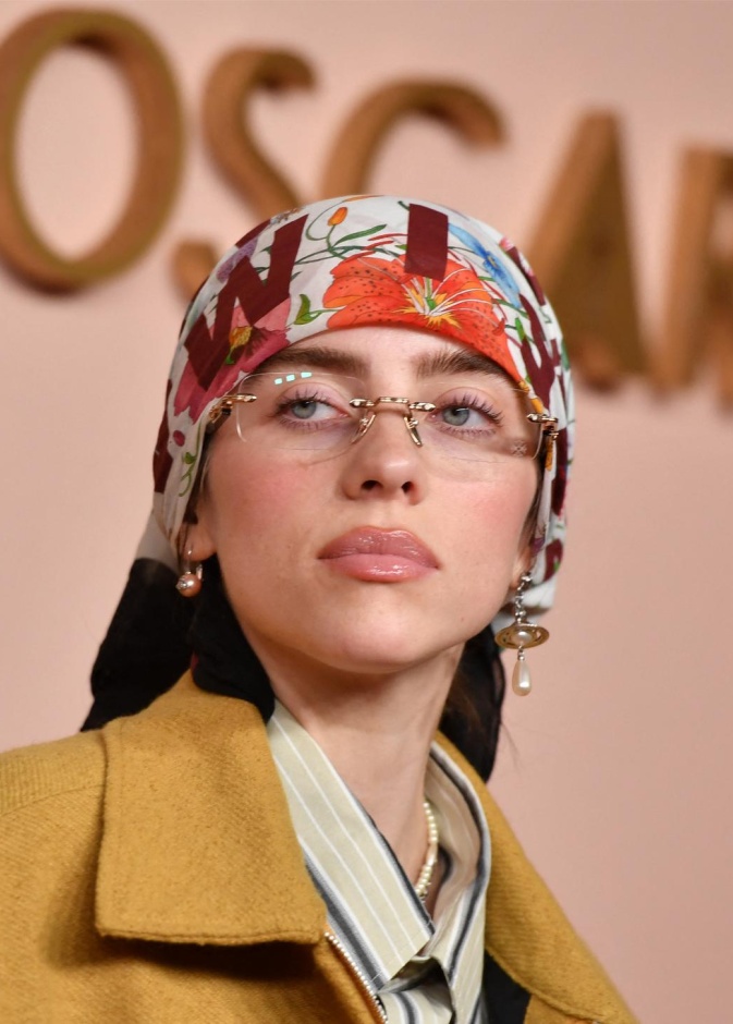 إطلالة Billie Eilish بالمكياج الطبيعي