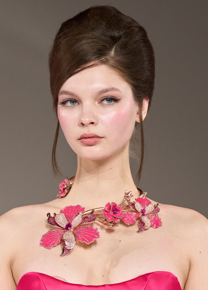  البلاشر الوردي اللماع بأسلوب Tamara Ralph