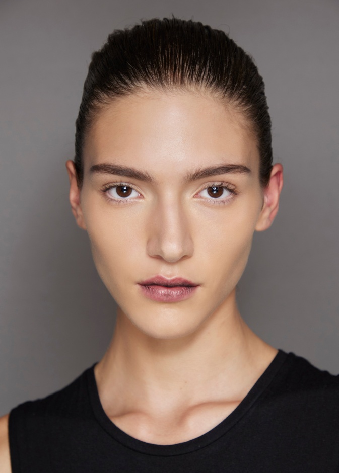  سر الكافيين على استعادة إطلالة منتعشة وعلاج الإنتفاخ تحت العينين