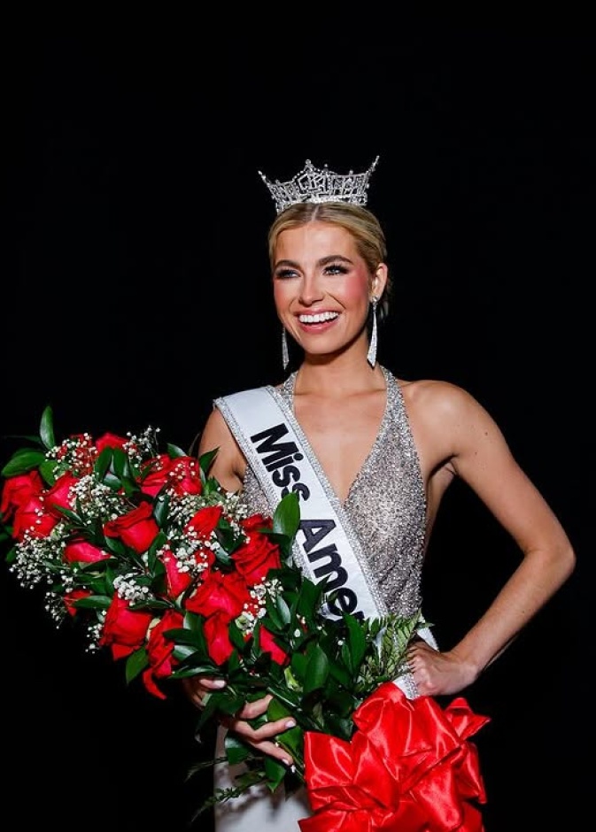 تتويج آبي ستوكارد ملكة جمال أميركا للعام 2025 وهذه أبرز أساليبها الجمالية