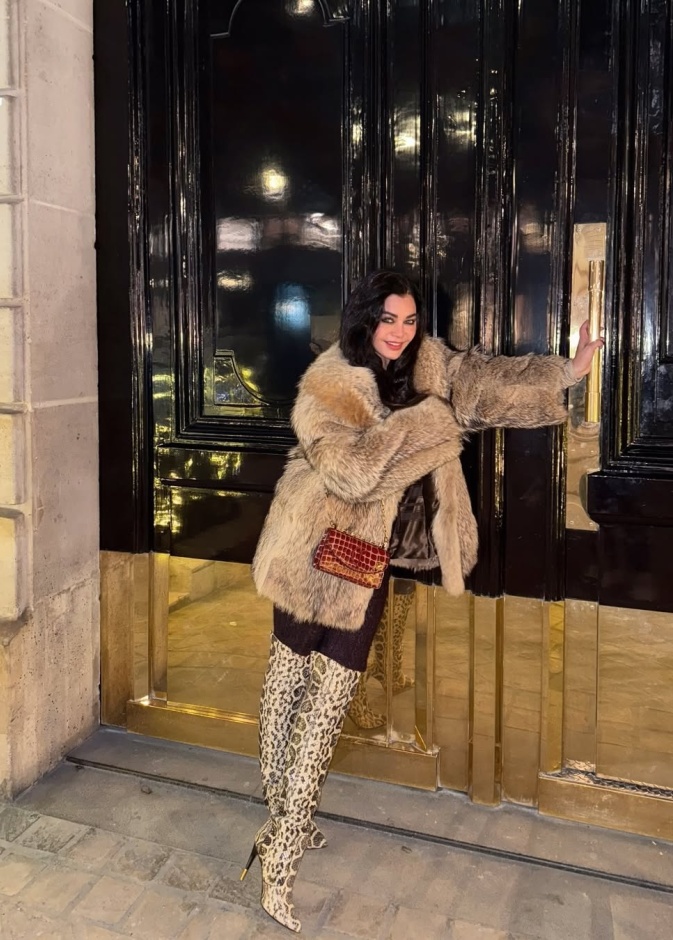 كيف تنسيقين المعطف الفرو على طريقة النجمات بينهن هيفاء وهبي وابنتها زينب فياض