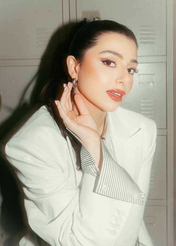 مكياج مشمشي على طريقة ماريتا ودانا الحلاني بشقيقتها دانا