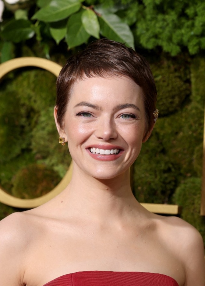  قصات الشعر القصير والذكوري مع الخصل الرفيعة بأسلوب Emma Stone