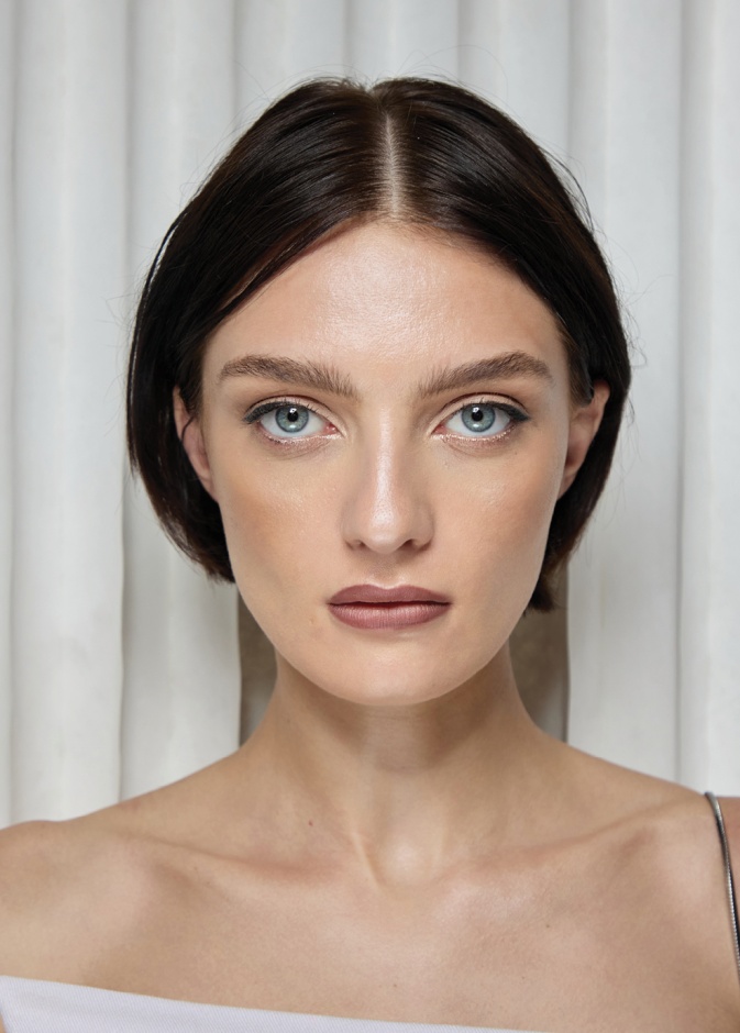 أطلقي شرارة التغيير وجدّدي من مستحضراتك التجميلية هذا الشتاء