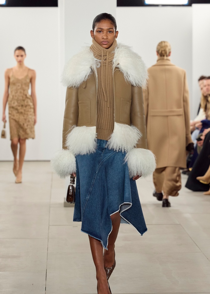 موضة تنانير الجينز بستايل دافىء وكاجوال