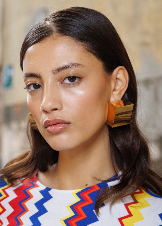 مستحضرات مكياج لإطلالة يومية ناعمة تحتاجها كل صبية في العام الجديد