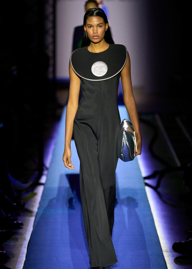 الجمبسوت الأسود الواسع موضة الشتاء