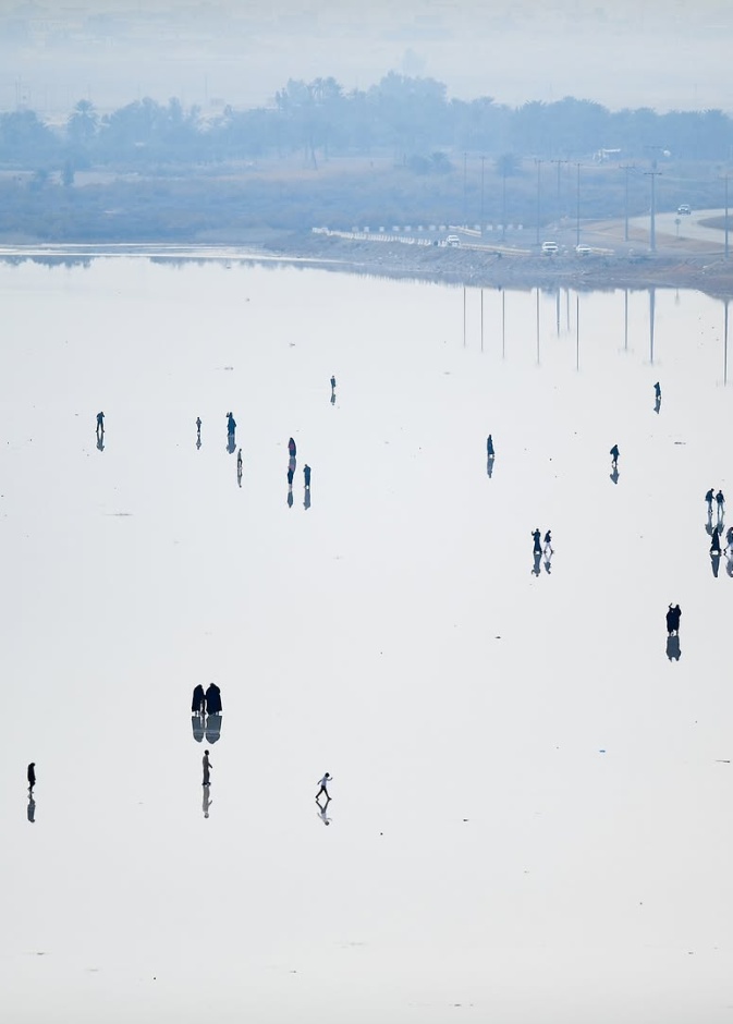 بحيرة الملح في عنيزة.. مرآة السماء على الأرض: كيف أصبحت وجهة سياحية مميزة؟