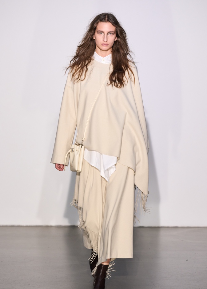 تنسيقات يومية باللون البيج من Ujoh 