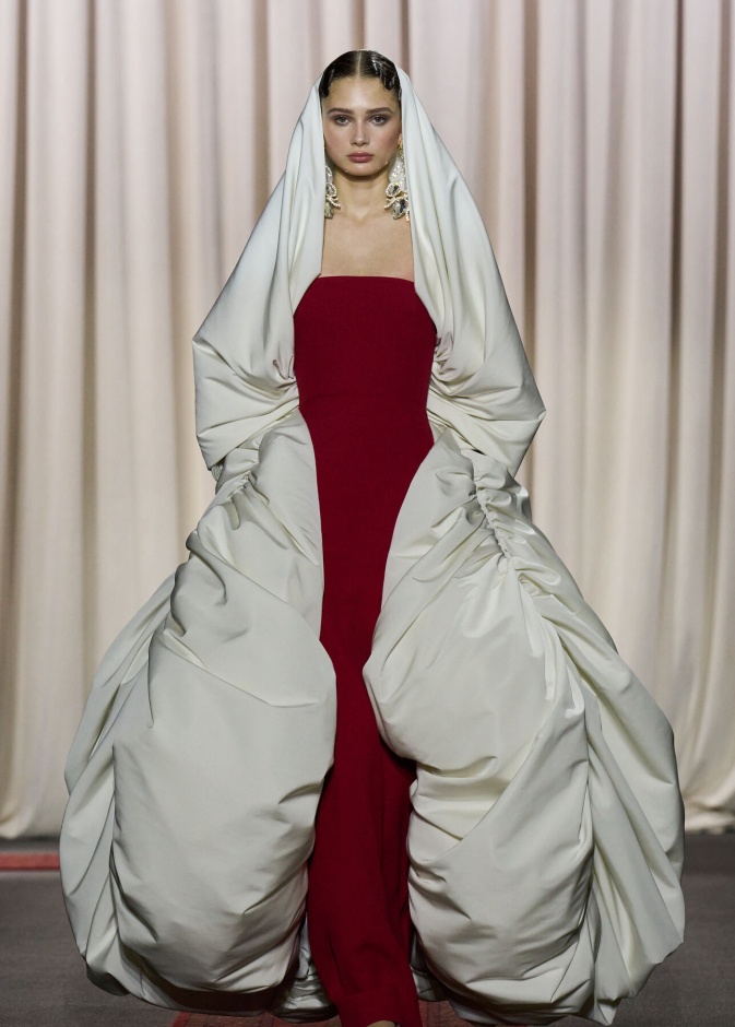 مجموعة Giambattista Valli لصيف 2025 تكرّم المغرب