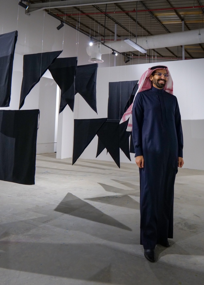 خاص لـ"هي": معرض "عوالم منسوجة".. حكايات المجتمع منسوجة في طيات الأقمشة