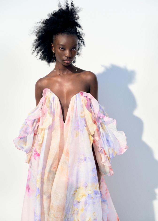 أناقة "شمس الشتاء" أبرز اتجاهات ربيع وصيف 2025 على MYTHERESA